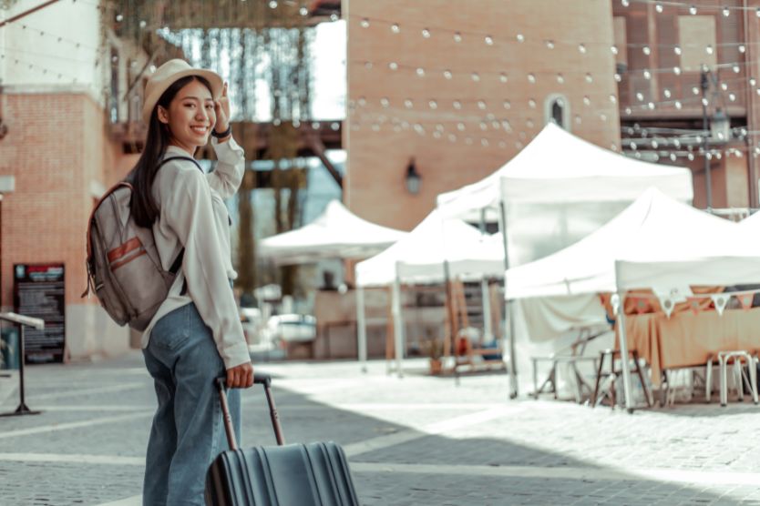 10 ways to save money when travelling