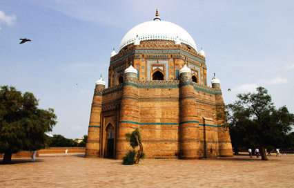 Multan Sufi Trail: Shrines, Blue Pottery, and Mango Season
