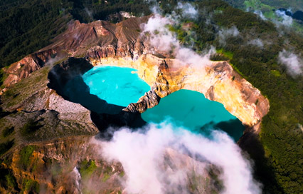 Kelimutu Colors by Season: Viewpoints, Fog Timing, and Local Tales Kelimutu Colors by Season: Viewpoints, Fog Timing, and Local Tales