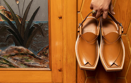 Peshawari Chappal Makers: Leather Sourcing and Fit Guide Peshawari Chappal Makers: Leather Sourcing and Fit Guide