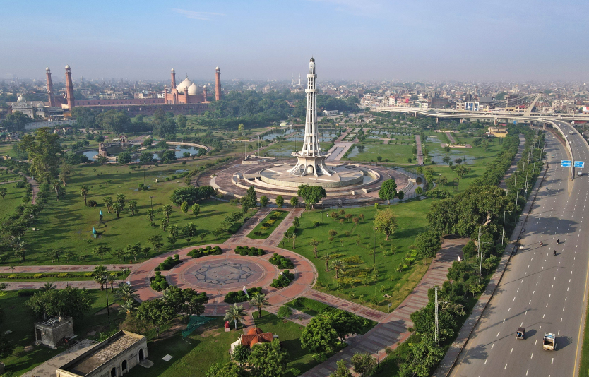 Explore the ways to travel from Lahore to Karachi