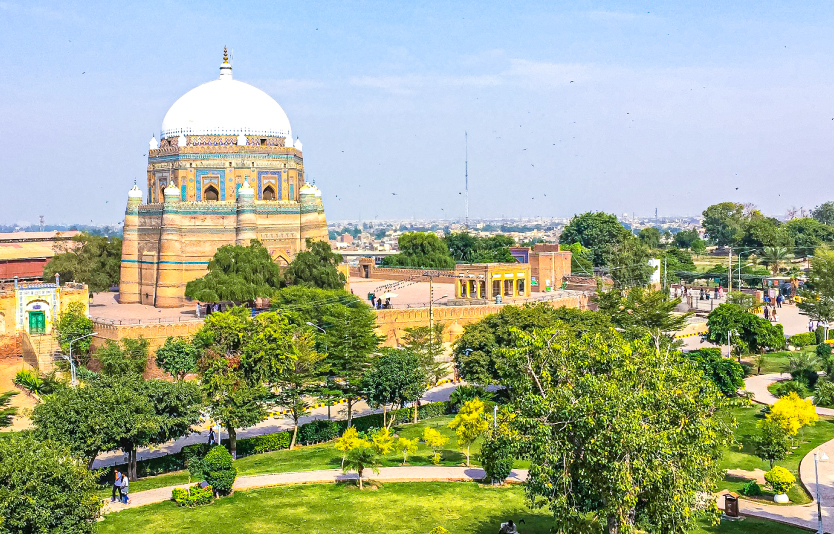Explore Pakistan by travel guide from GVC for tourists Explore Pakistan by travel guide from GVC for tourists