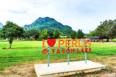 Perlis State Park Travel Guide: Limestone Cliffs, Caves and Hiking at Malaysia's Northern Tip