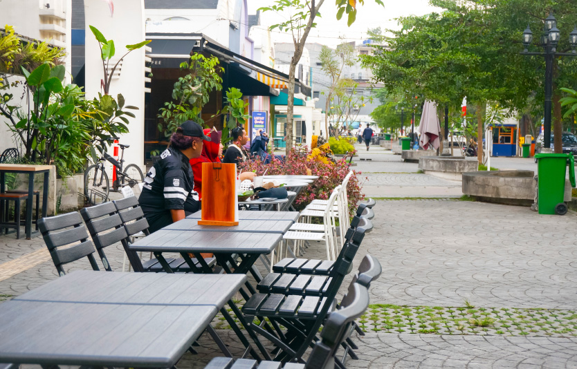 European-style cafes - Braga Street's cafe culture