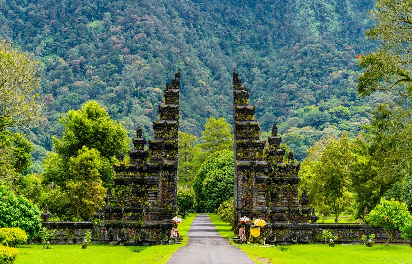 Filipino tourists are free to choose the services they want to use to get their visa.