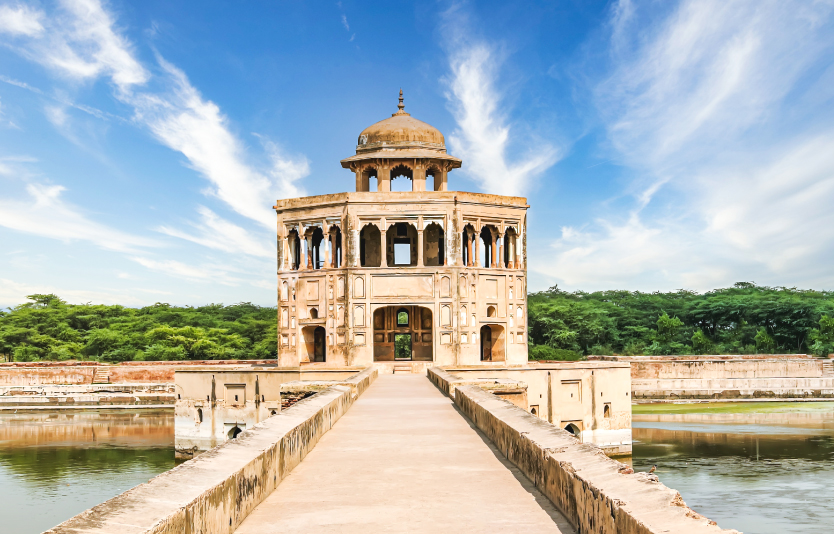 Hiran Minar is a stunning 17th-century monument located in Sheikhupura  Hiran Minar is a stunning 17th-century monument located in Sheikhupura