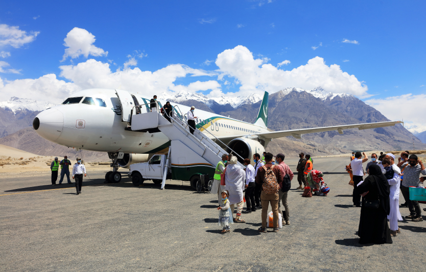 The fastest and easiest way to travel from Islamabad to Karachi is by air The fastest and easiest way to travel from Islamabad to Karachi is by air