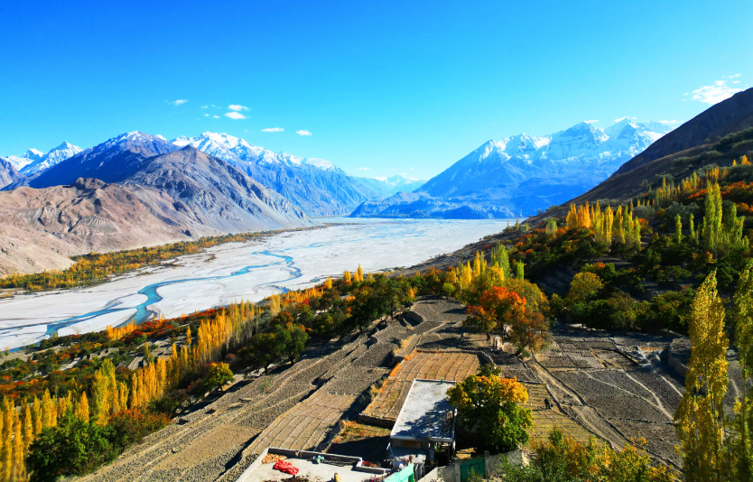 Travelers can travel between India and Pakistan