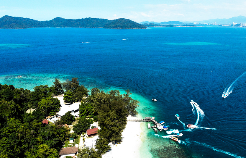 Tunk‌u Abdul Rahman Marin‌e Park is one of the best locations to visit in Kota Kinabalu