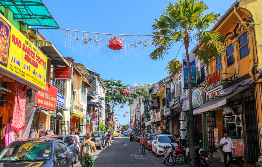 On the road to Malaysia, there are many famous spots travelers to visit On the road to Malaysia, there are many famous spots travelers to visit