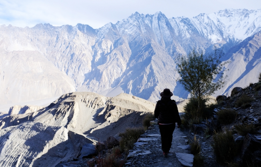 Choose safety accommodations when planning a solo travel as a woman