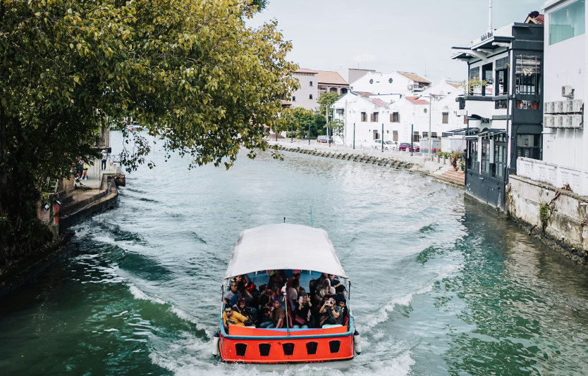 Enjoy the Melaka River Cruise tour for visitors 