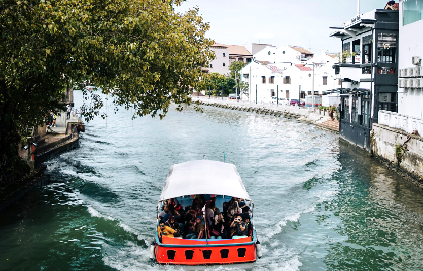 Enjoy local cuisine in the Old Towns of Malacca or Penang is a great experience