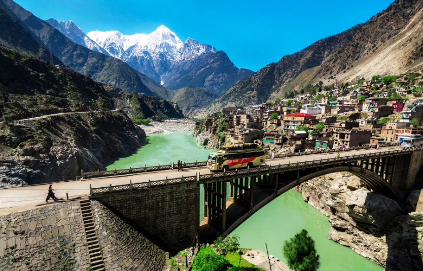 Learn some tips for solo females when traveling to Pakistan