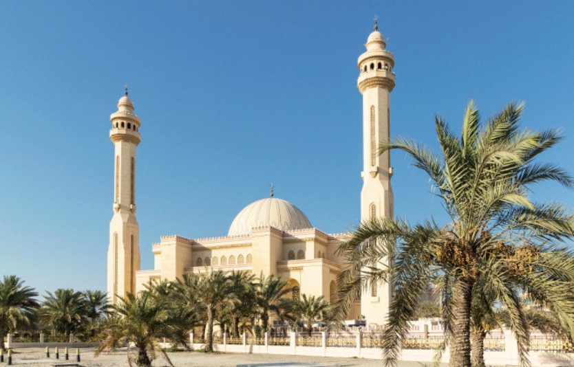 Al Fateh Grand Mosque is a great site to see Islamic architecture