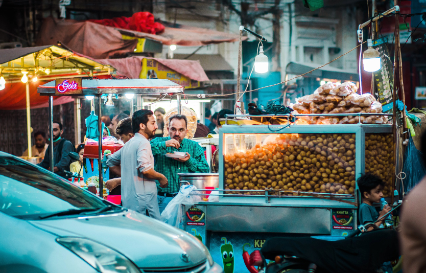 Discover some interesting things travelers need to do in Karachi and Lahore