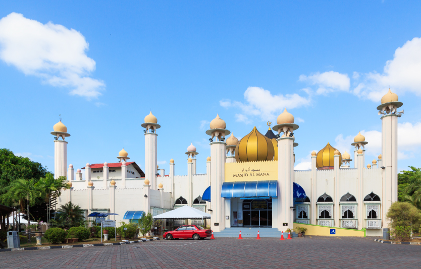 Al Hana Mosque is an impressive sight, combining Malay and Uzbek designs