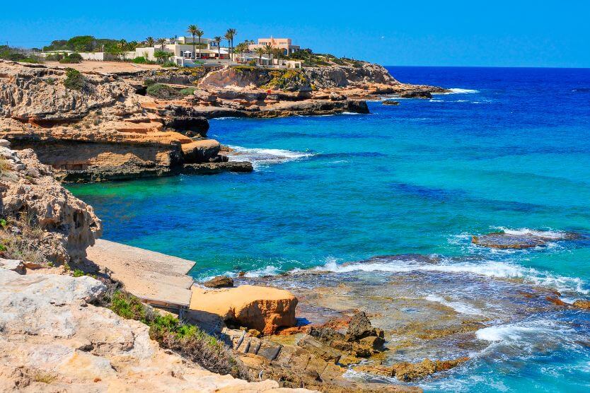 Malaysia offers many attractions for travelers Malaysia offers many attractions for travelers