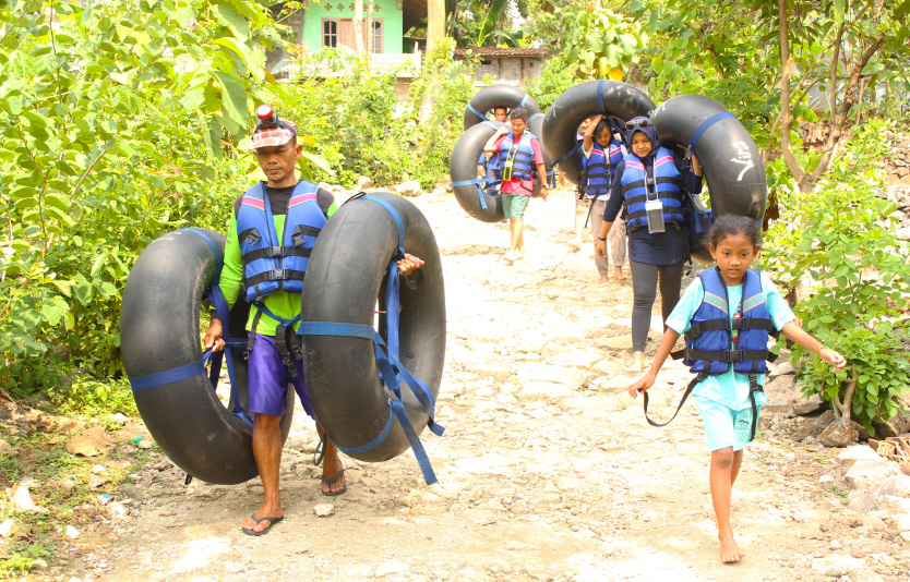 Standard packages - Goa Pindul cave essential safety equipment