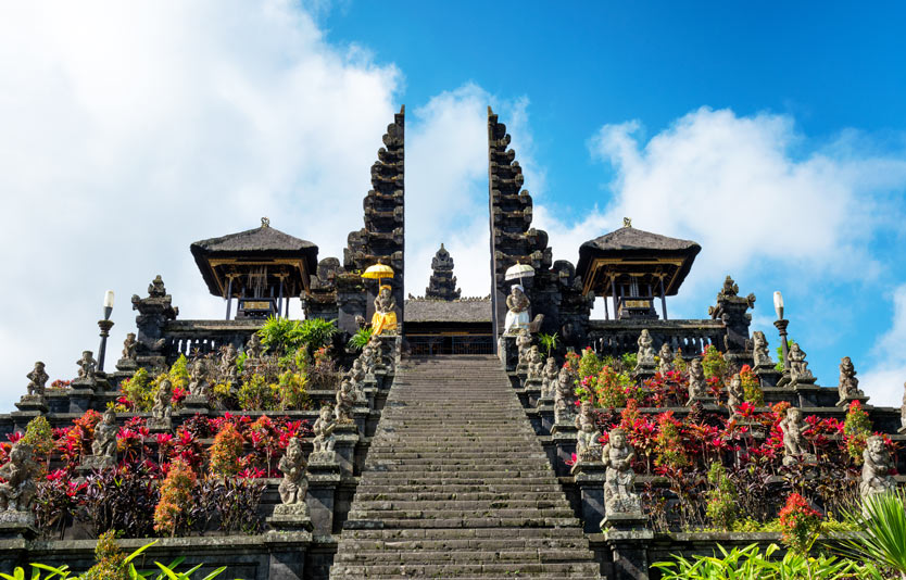 Surinamese tourists are free to choose the services they want to use to get their visas.