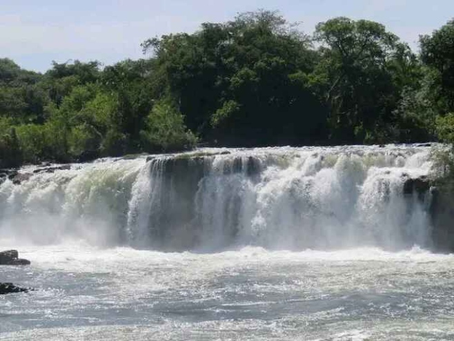 Ngonye Falls near Sioma Ngwezi – ideal for a combined itinerary